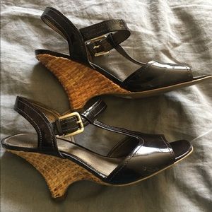 Buckles Basket Wedge Sz 10